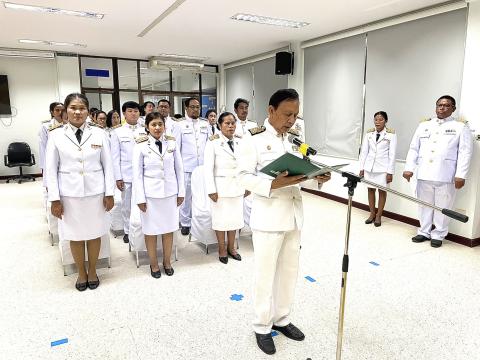 พิธีรับพระราชทานพระบรมฉายาลักษณ์ พระบาทสมเด็จพระเจ้าอยู่หัว ที่ฉายกับสมเด็จพระนางเจ้าฯ พระบรมราชินี