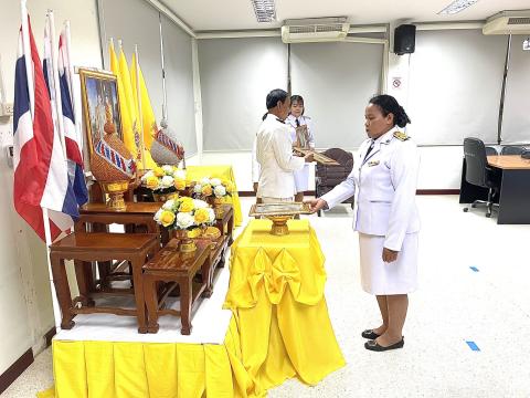 พิธีรับพระราชทานพระบรมฉายาลักษณ์ พระบาทสมเด็จพระเจ้าอยู่หัว ที่ฉายกับสมเด็จพระนางเจ้าฯ พระบรมราชินี