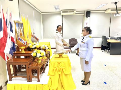 พิธีรับพระราชทานพระบรมฉายาลักษณ์ พระบาทสมเด็จพระเจ้าอยู่หัว ที่ฉายกับสมเด็จพระนางเจ้าฯ พระบรมราชินี