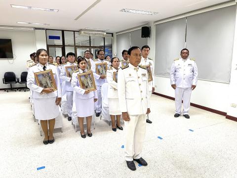 พิธีรับพระราชทานพระบรมฉายาลักษณ์ พระบาทสมเด็จพระเจ้าอยู่หัว ที่ฉายกับสมเด็จพระนางเจ้าฯ พระบรมราชินี